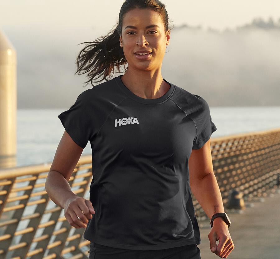 Hoka One One Top Dame - Performance Kort Sleeve - Sort - 357861RBG